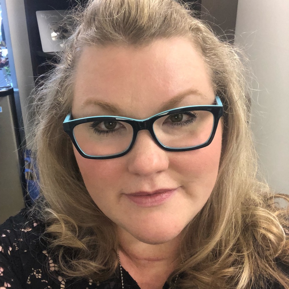 Meet your Posher, Elizabeth